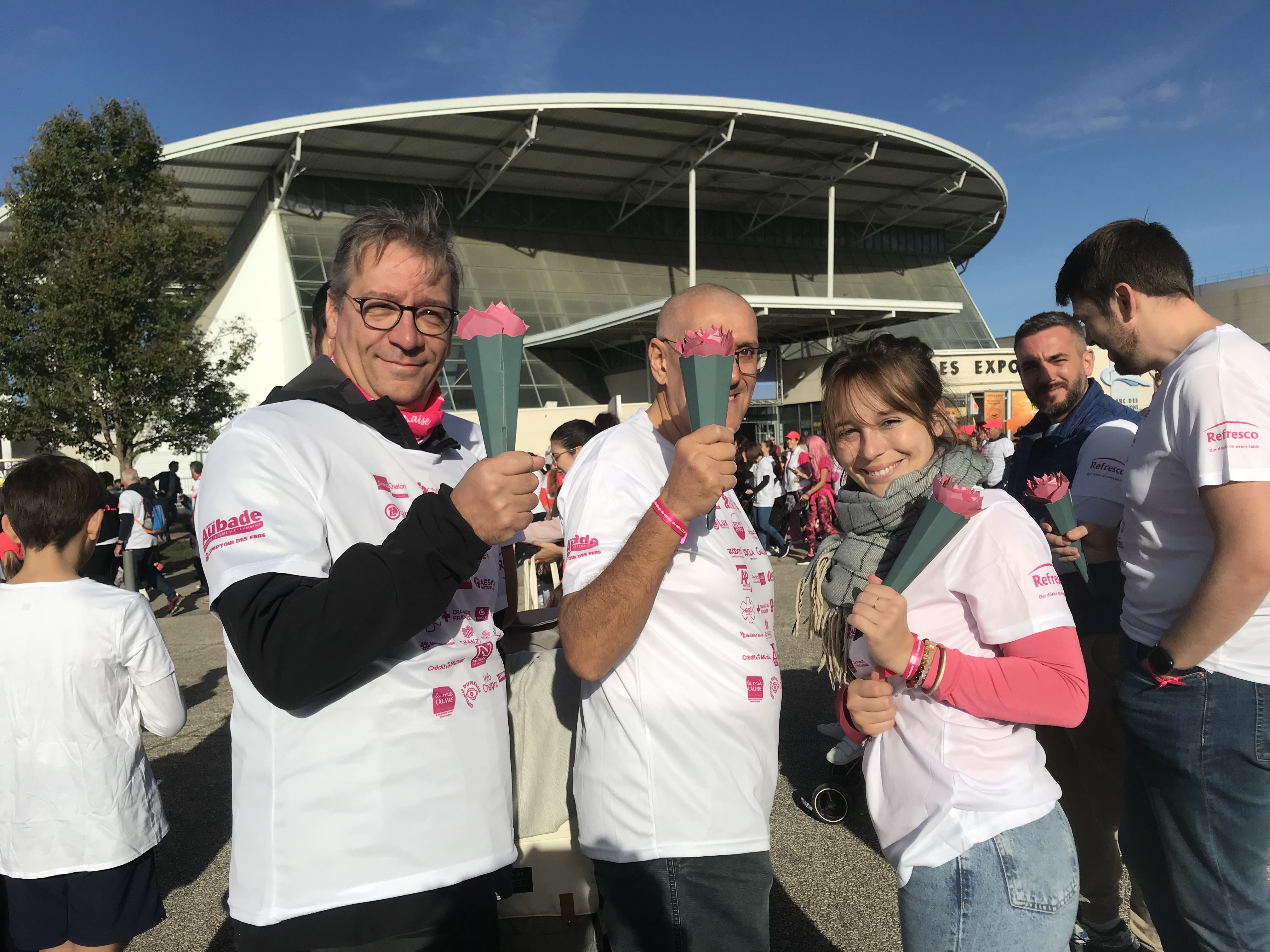 International Paper Joins Local Runs to Raise Breast Cancer Awareness, Donates Corrugated Roses