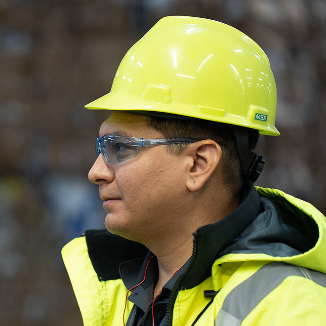 profile of a worker facing to the left